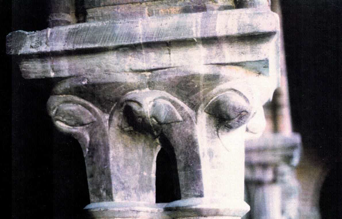 Colonne du Pavillon au cloître des Jacobins - haut 2