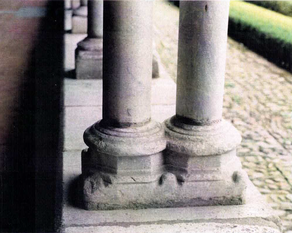 Colonne du Pavillon au cloître des Jacobins